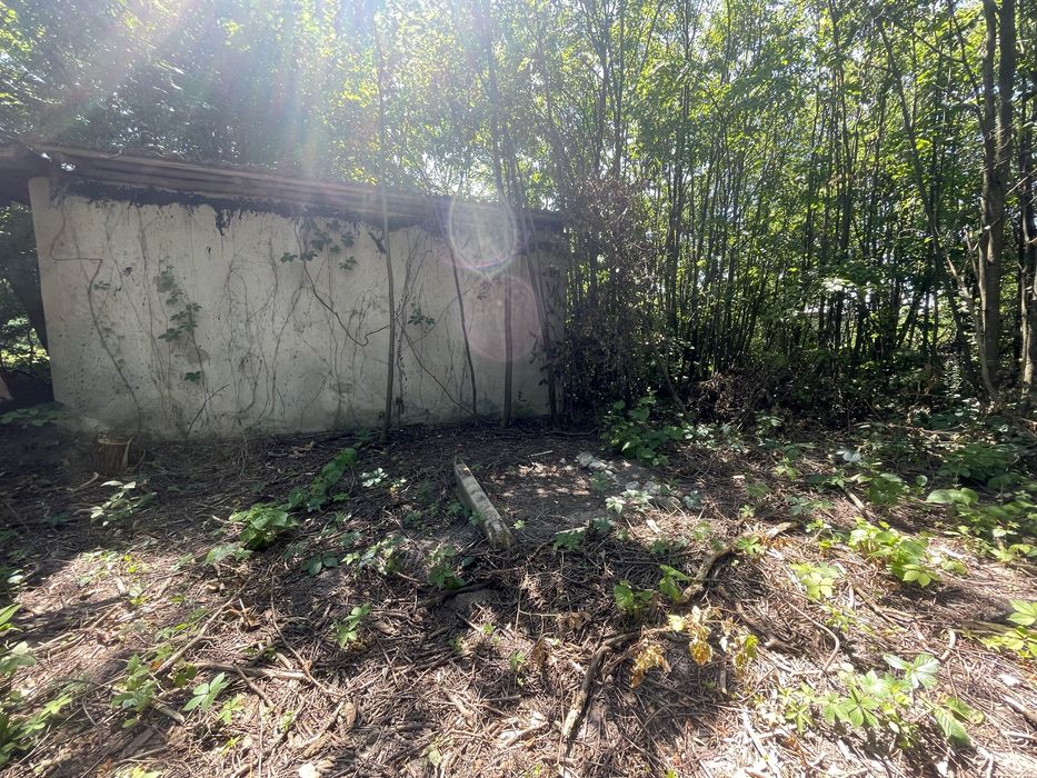 Ділянка з капітальним гаражем(ціну пропонуйте)