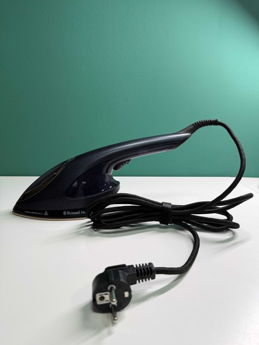 Russell Hobbs Steam Genie 2-w-1 – Przenośne Urządzenie do Prasowania