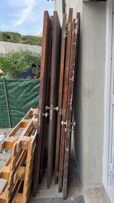 Doação - Portas, portão e aparelhos sanitários