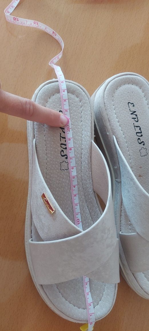 Rezerwacja Klapki nowe r.38