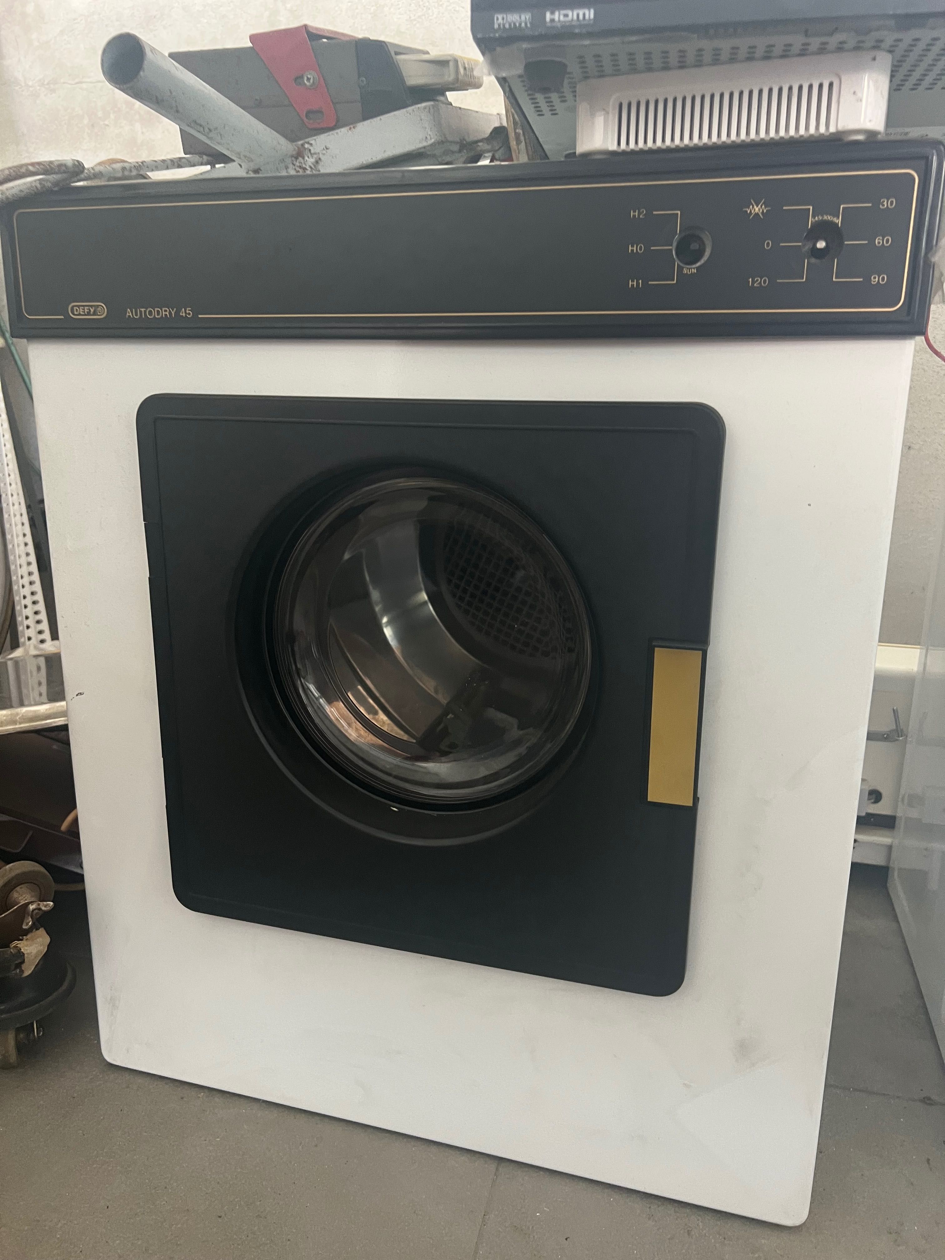 Máquina de lavar e máquina de secar