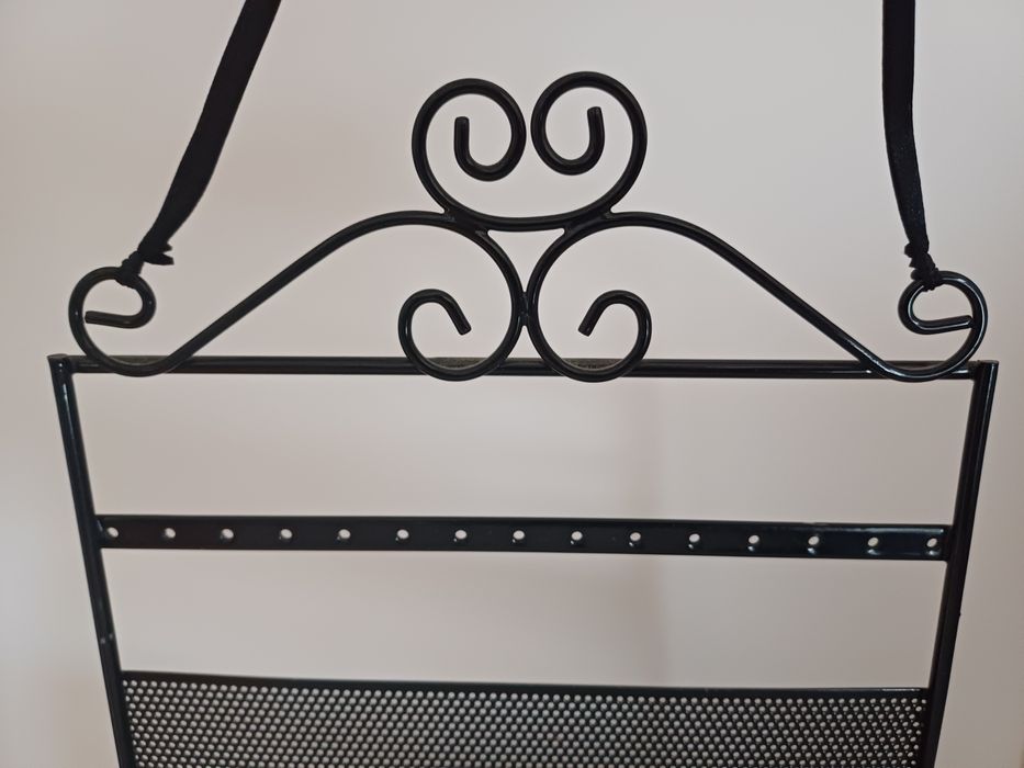 Porta-jóias metálico preto