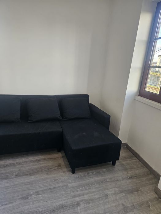 Sofá cama preto com chaise