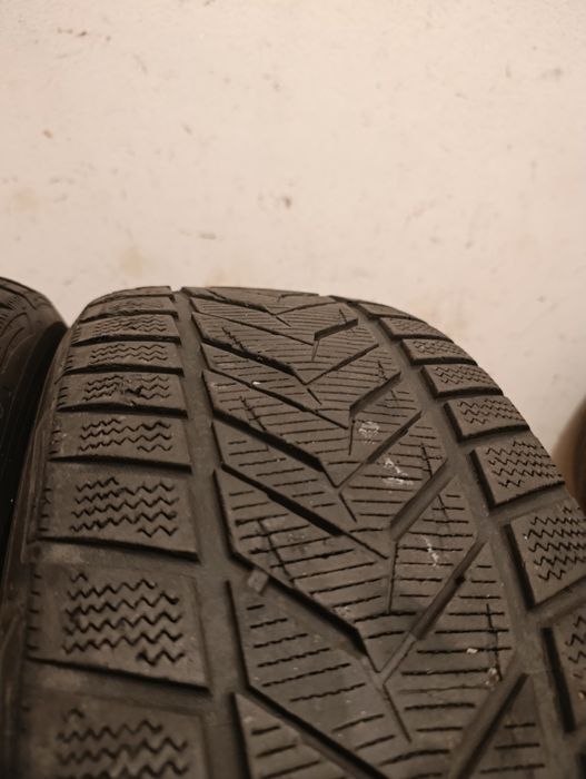Pneus 225 40 R18