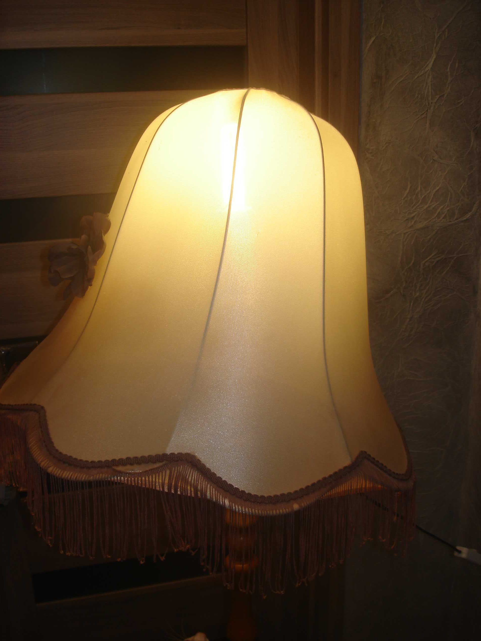 Lampa ze stolikiem