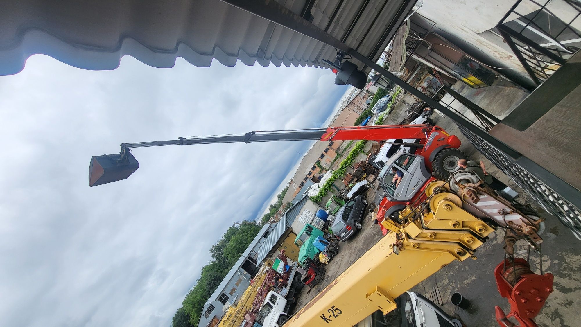 Оренда послуги телескопічного навантажувача Manitou маніту 18 метрів