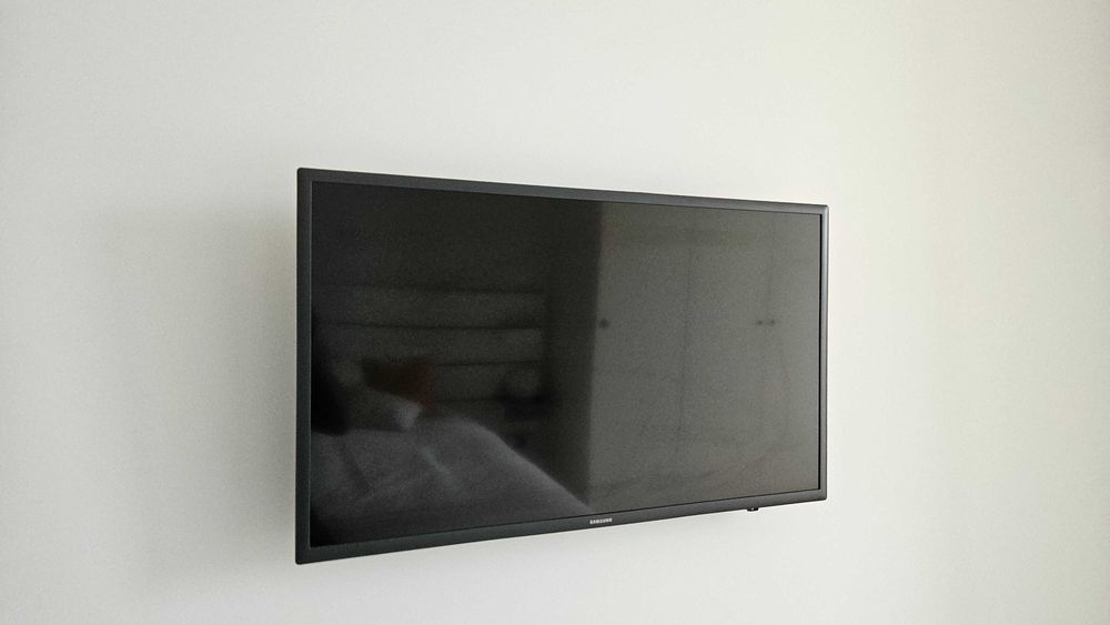 SAMSUNG – LED Full HD Smart TV 32'' c/ oferta suporte de parede