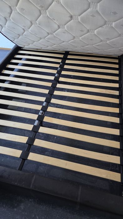 Cama de casal com colchão