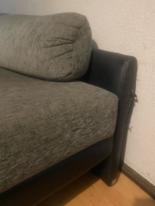 Sofa cinzento e preto