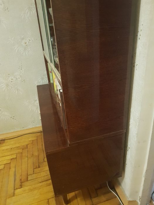 Шкаф б-у сервант.