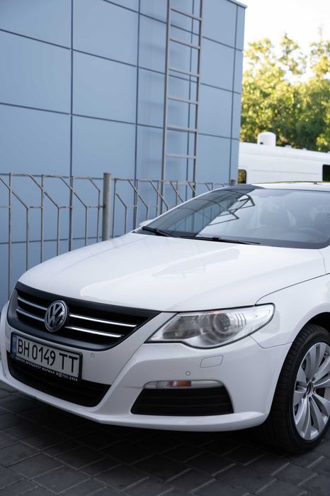 Продам автомобіль Volkswagen Passat в максимальній комплектації