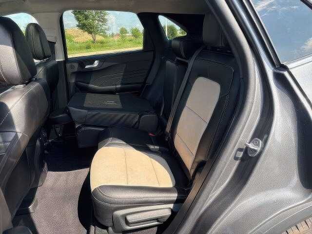 2022 Ford Escape Hybrid Titanium