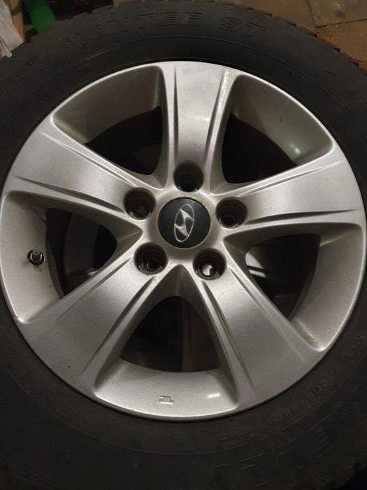 Диски з зимовивими шинами на Hunday