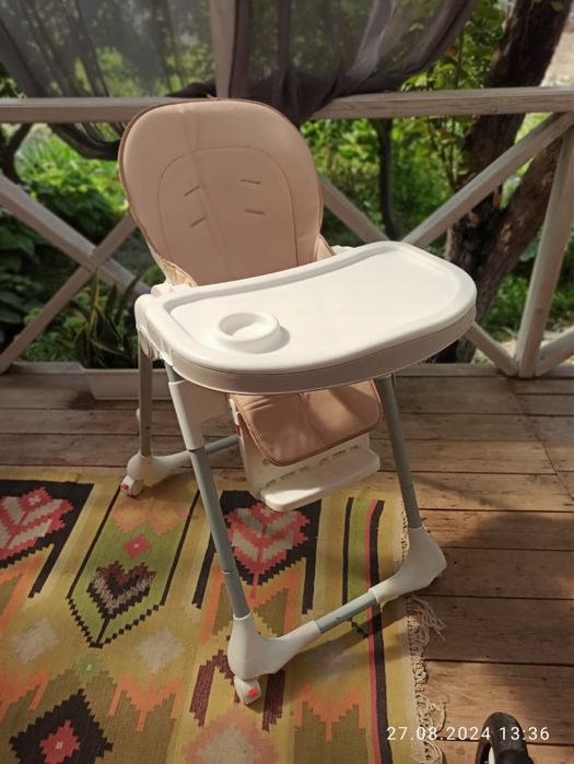 Дитяче крісло для годування