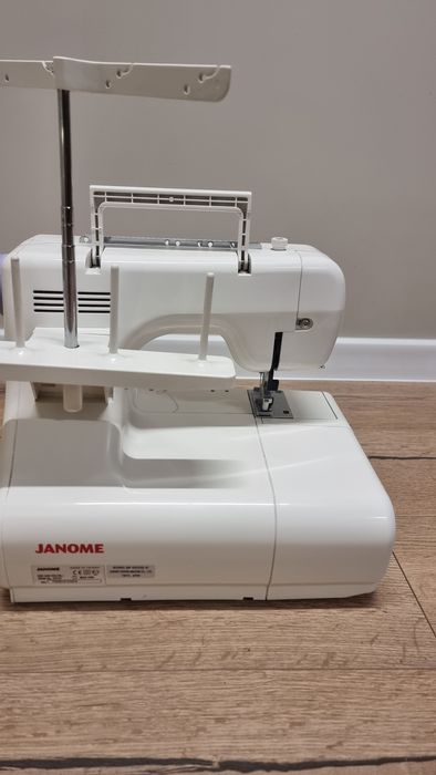 Продам розпошивальну машинку Коверлок Janome Cover pro 1000