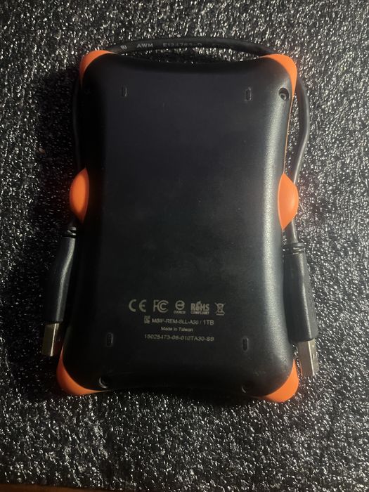 Жёсткий диск переносной, работает как флешка накопитель памяти