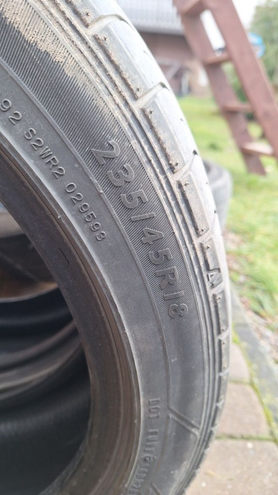 Opony letnie Dunlop 235/45 R18