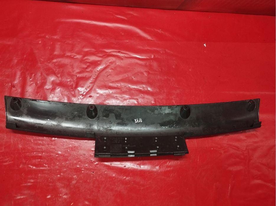 Tuareg Накладка спойлера заднього бампера нижня Туарег Розборка