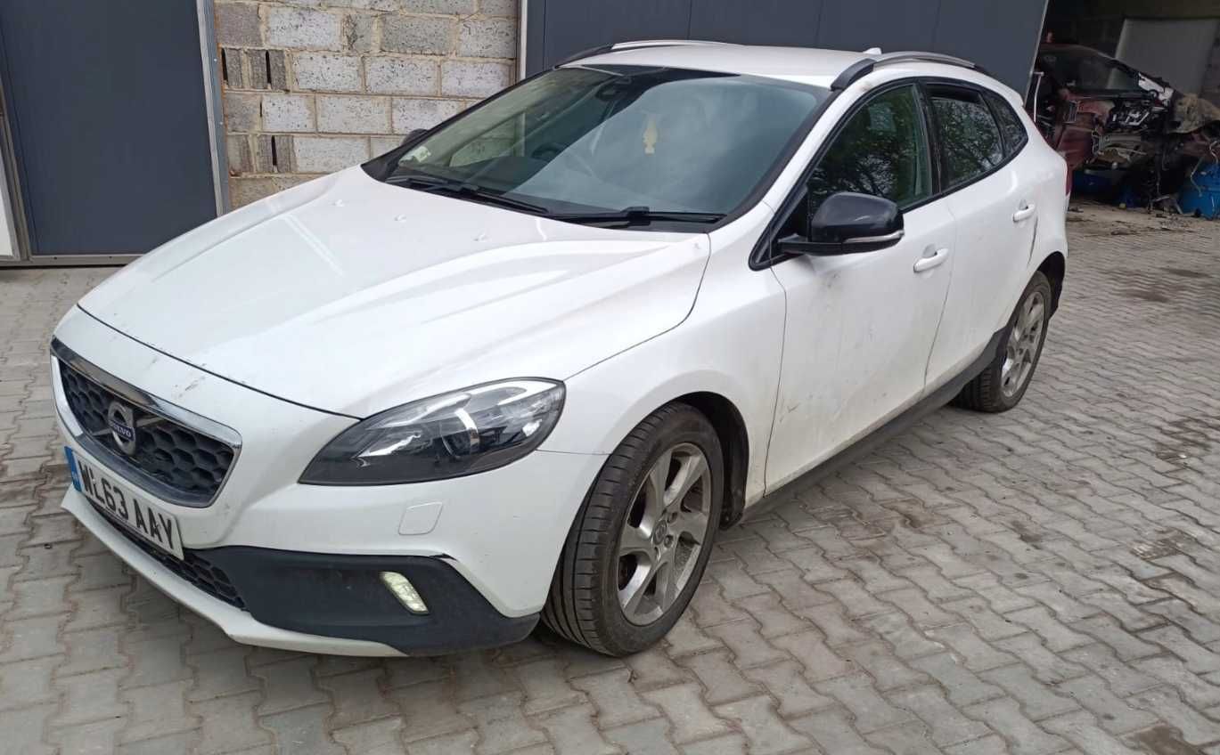 VOLVO V40 бампер запчасти разборка VOLVO V40