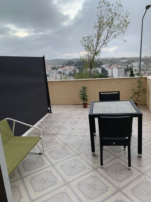 3 Quartos Amplos Para Arrendar em Casa Remodelada
