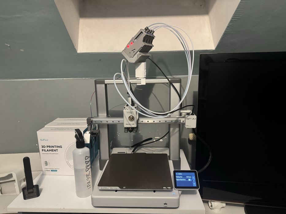 Bambu Lab A1 + BMCU (AMS) – tylko 107h pracy + 3 filamenty