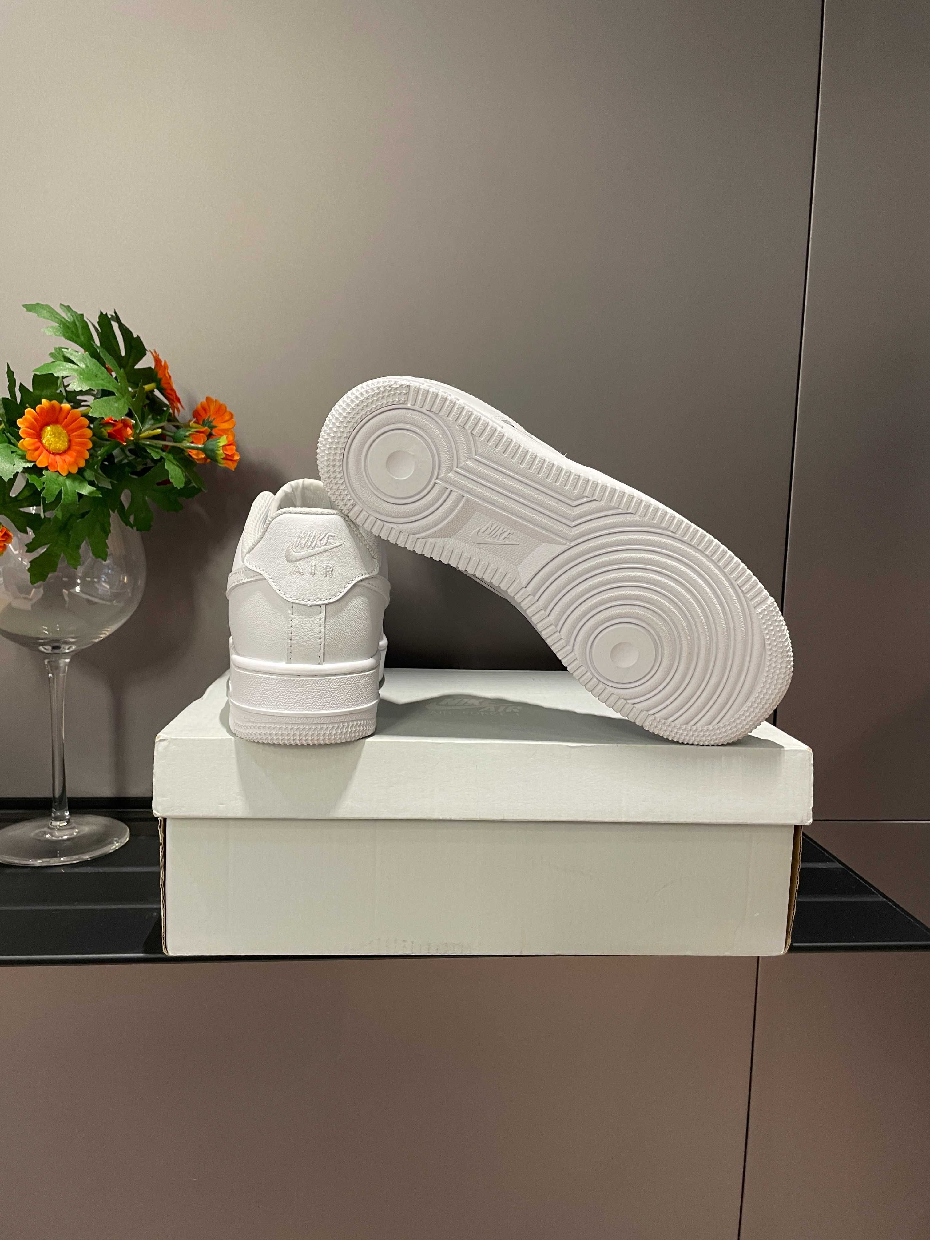 Nowy Nike AirForce1Low White Moda Rozmiar.43