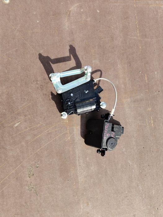 Hyundai Tucson III 15-20 zamek klapy bagażnika z dociągiem