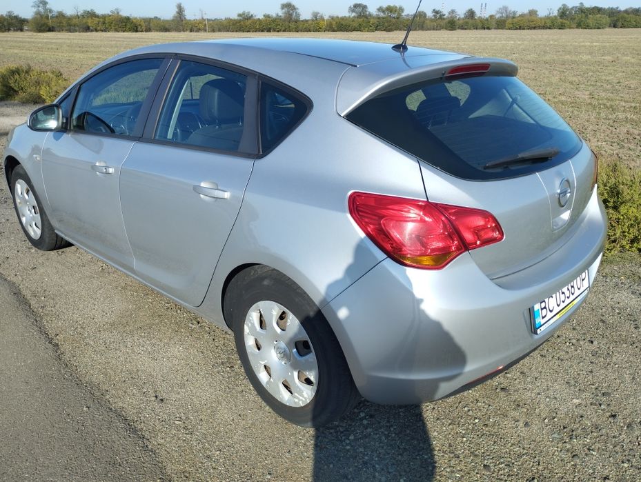 Опель Astra j продам