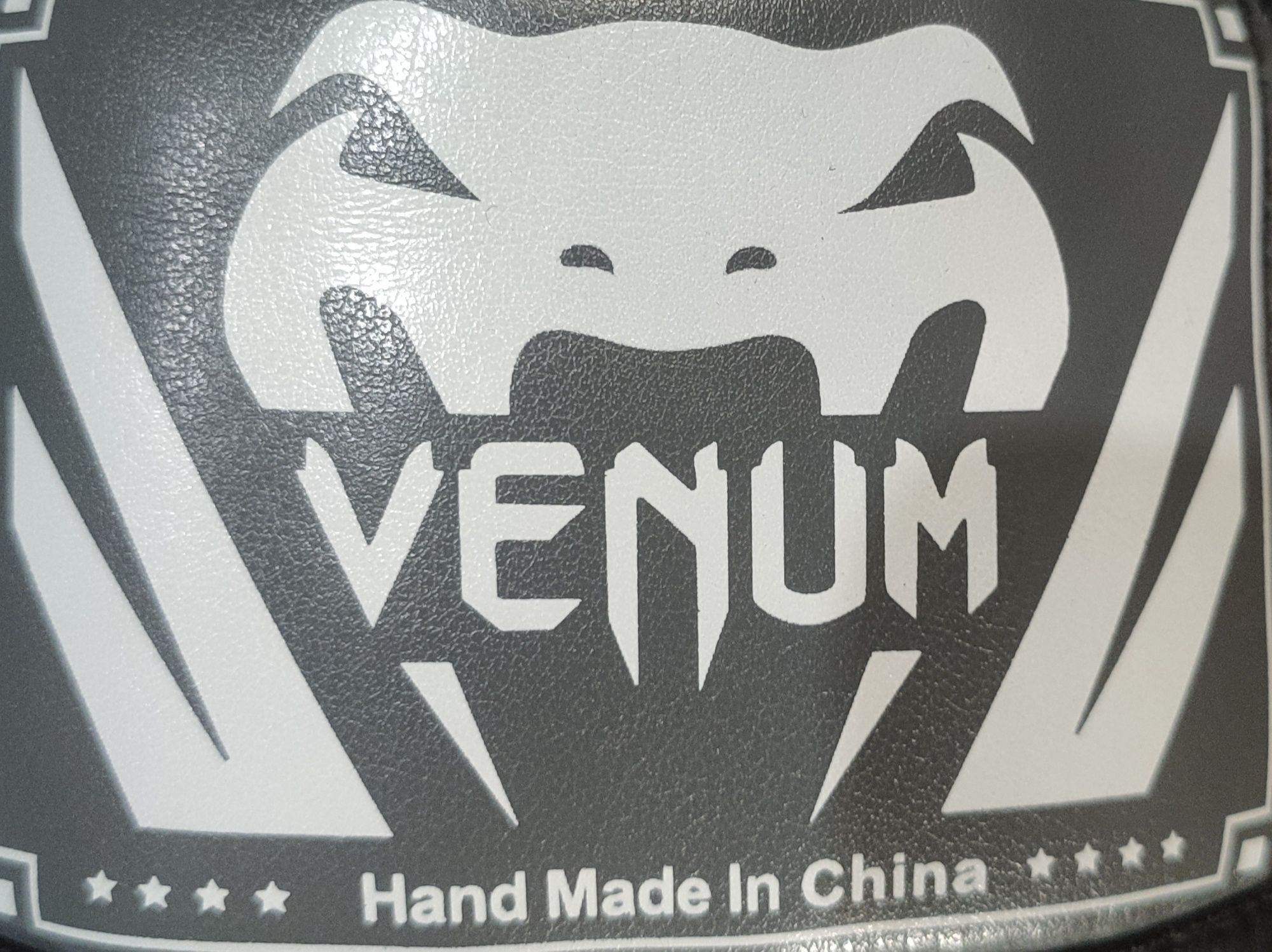 Боксёрские перчатки VENUM,LEONE