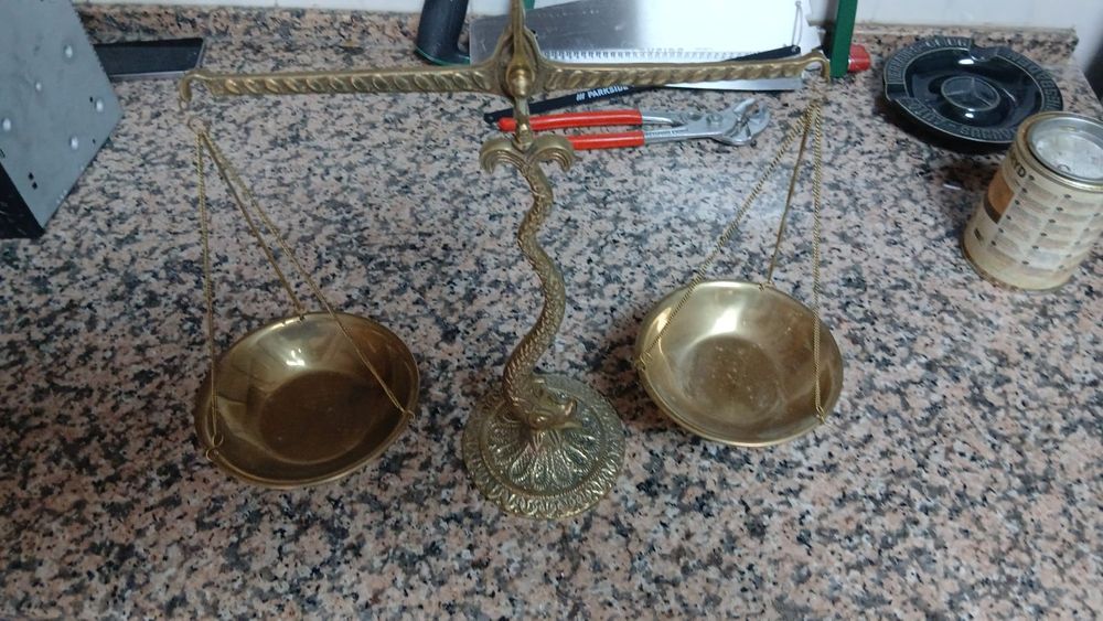 Balança em cobre antiga