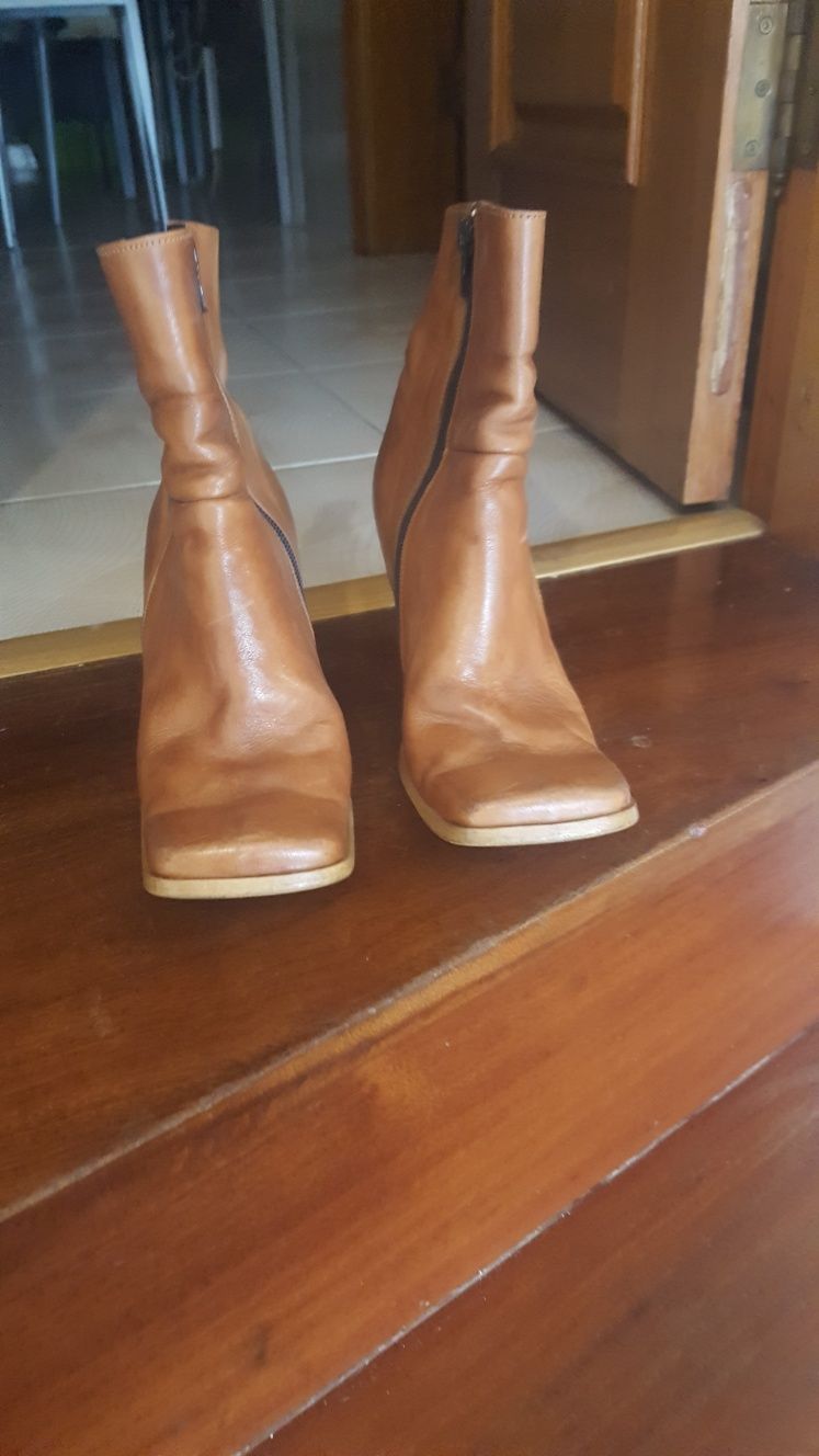 Botas pele castanha