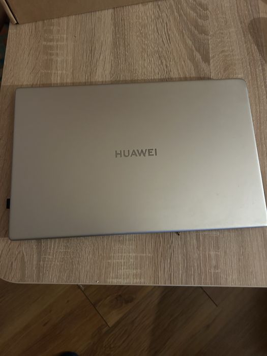 Huawei matebook D15 8gb RAM 512 GB