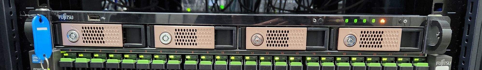 Сетевое хранилище Fujitsu Celvin NAS Server QR802 4 x 2TB QNAP TS-469U