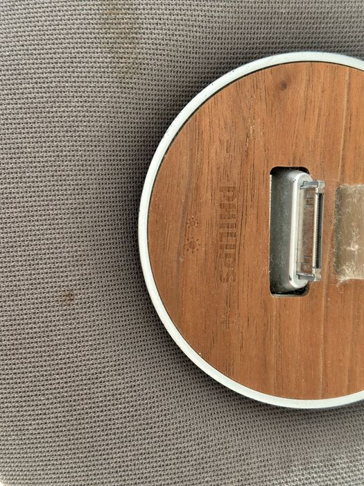 Coluna Philips para iPhone e adaptador USB