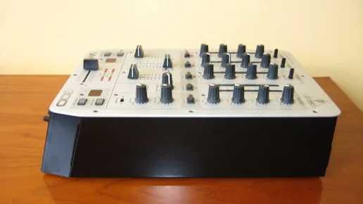 Mesa de Mistura Behringer VMX 300
