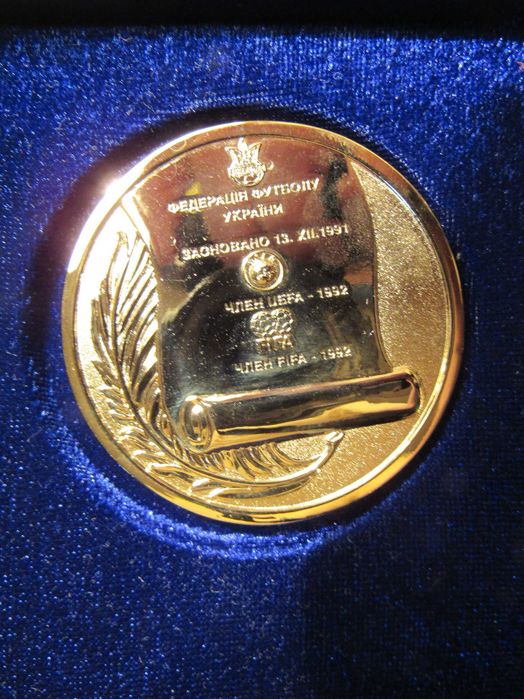 Медаль настольная 15 років Федерація футболу України