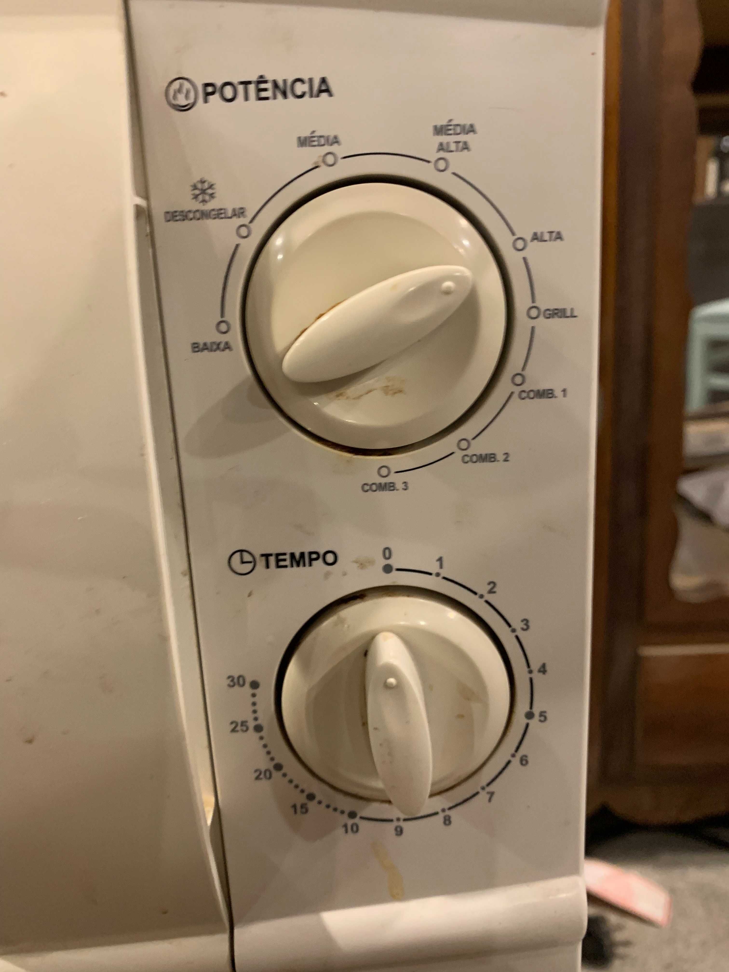 Microondas branco Electric Co
