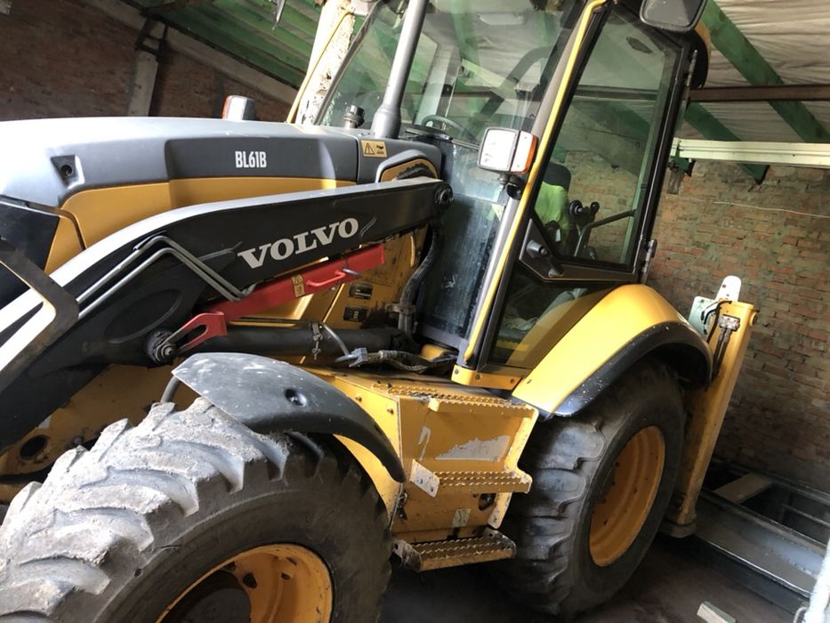 Послуги ескаватора-навантажувача