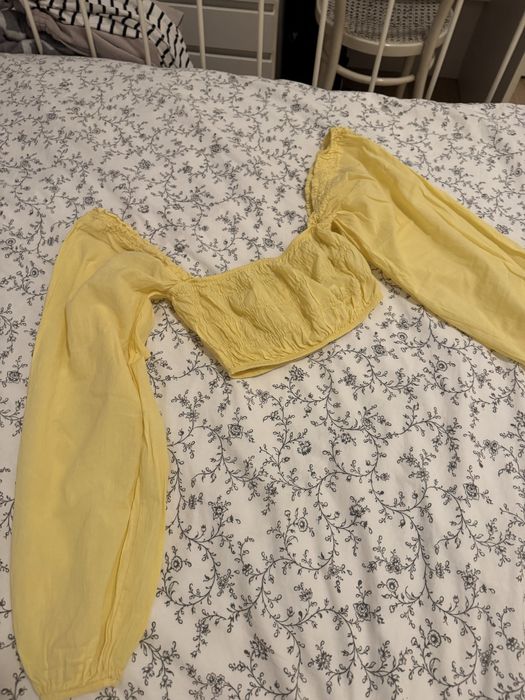 Zolty crop top Bershka