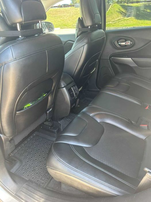 Продам Jeep Cherokee