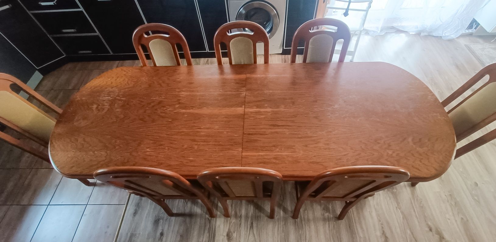 Stół dębowy rozkładany + 8 krzeseł – klasyczny komplet do jadalni