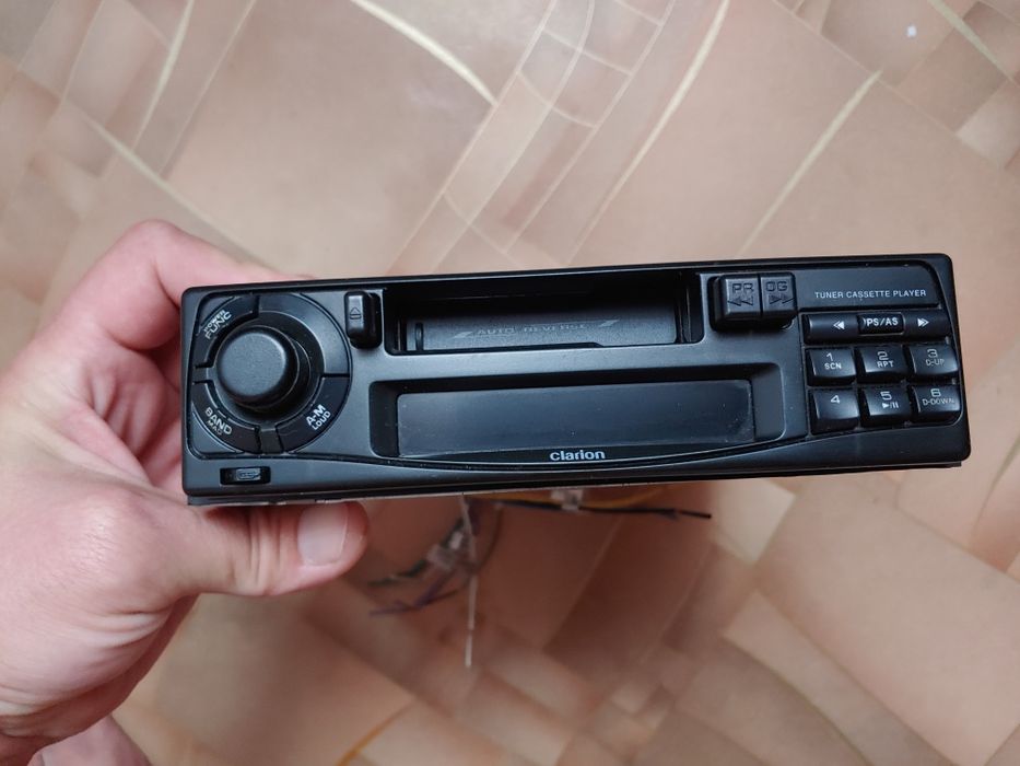 Продам автомагнитолу Clarion