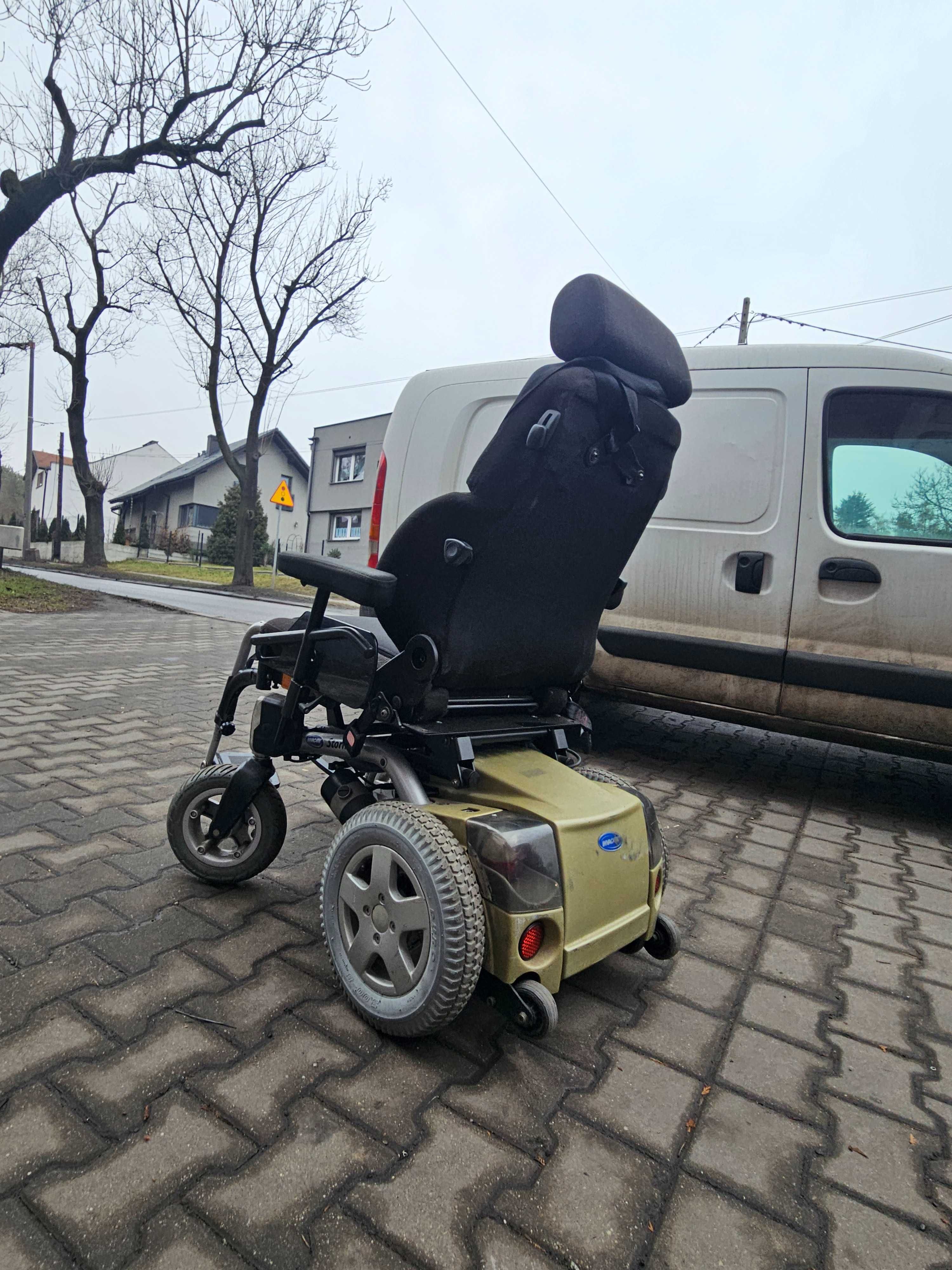 Wózek inwalidzki  Invacare Storm z elektrycznym fotelem