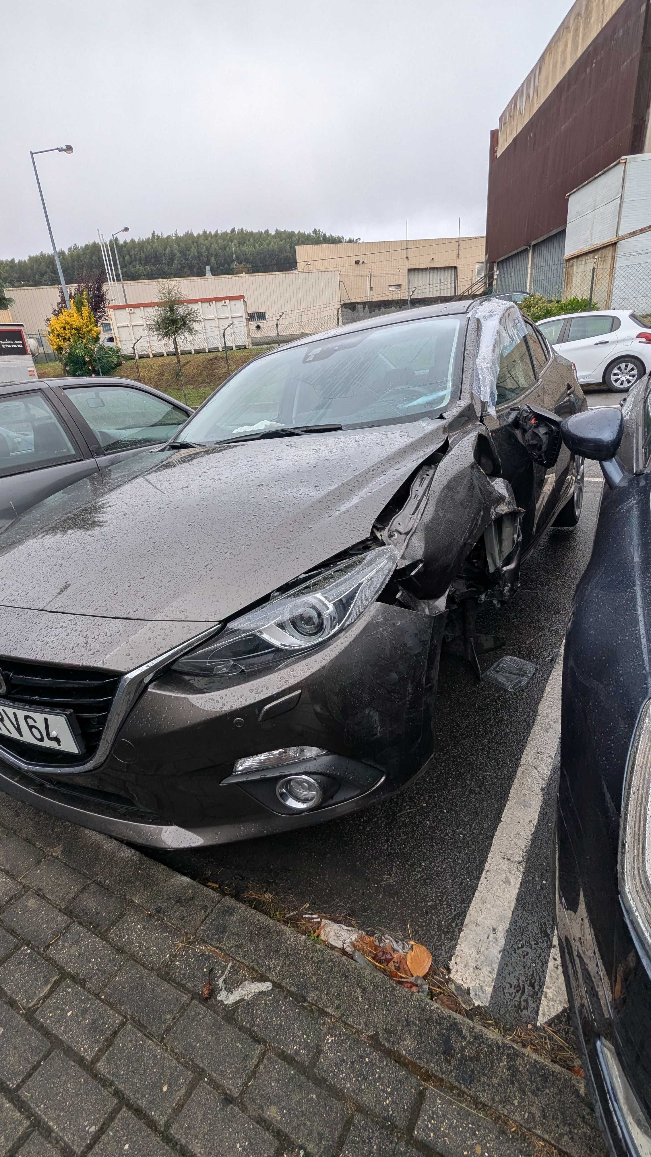 Mazda 3 1.5 Skyactiv-D de 2016_acidentado