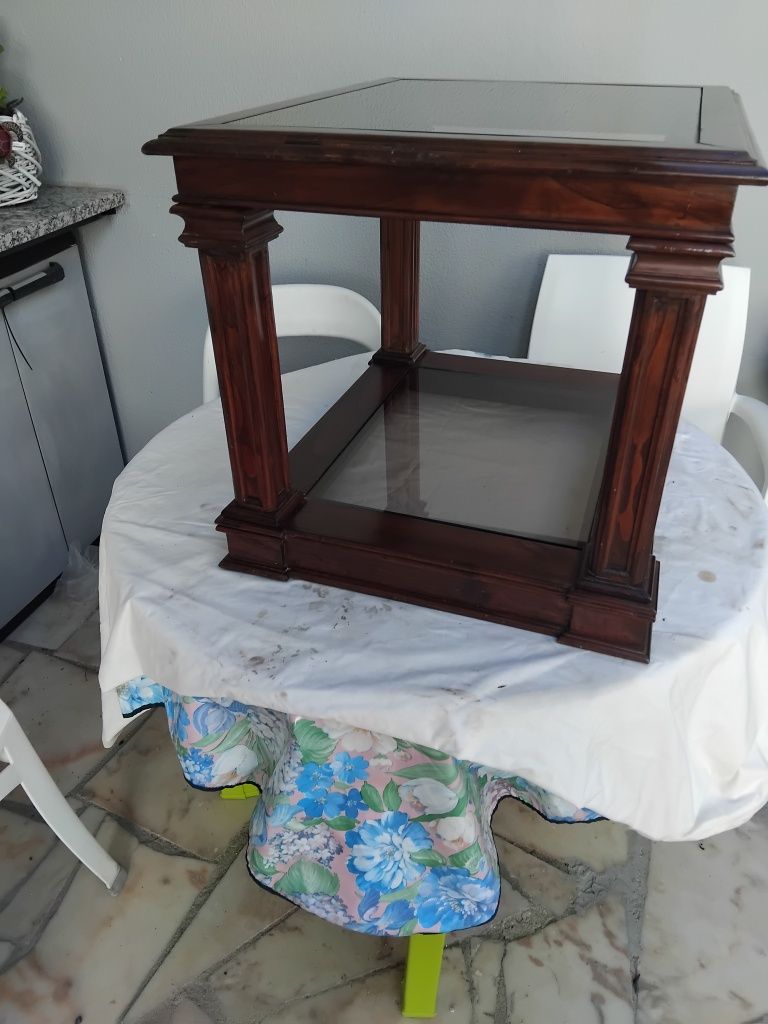 Mesa de apoio em mogno  com vidros