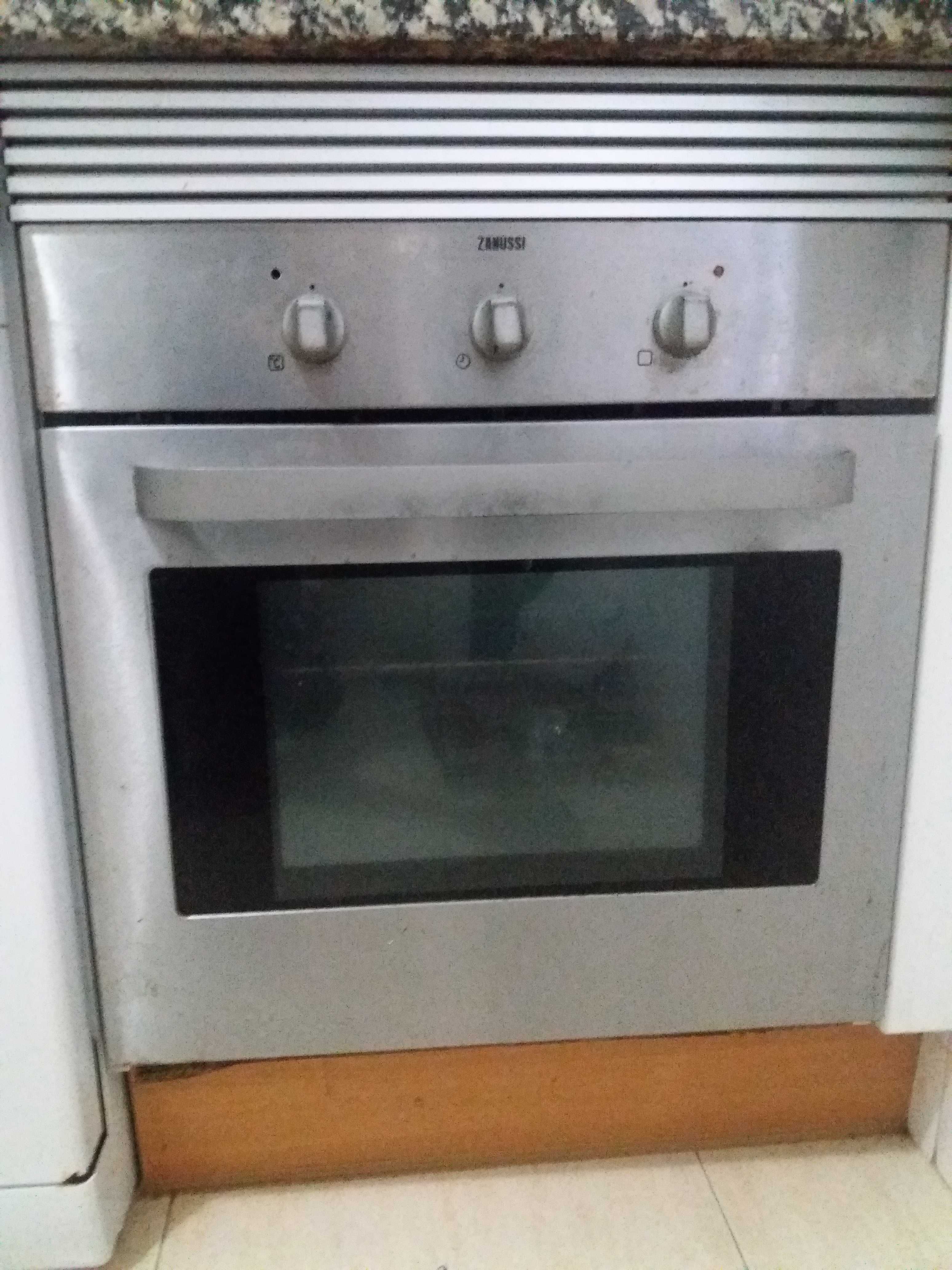 Vendo Forno Electrico de Encastre, Zanussi, usado.