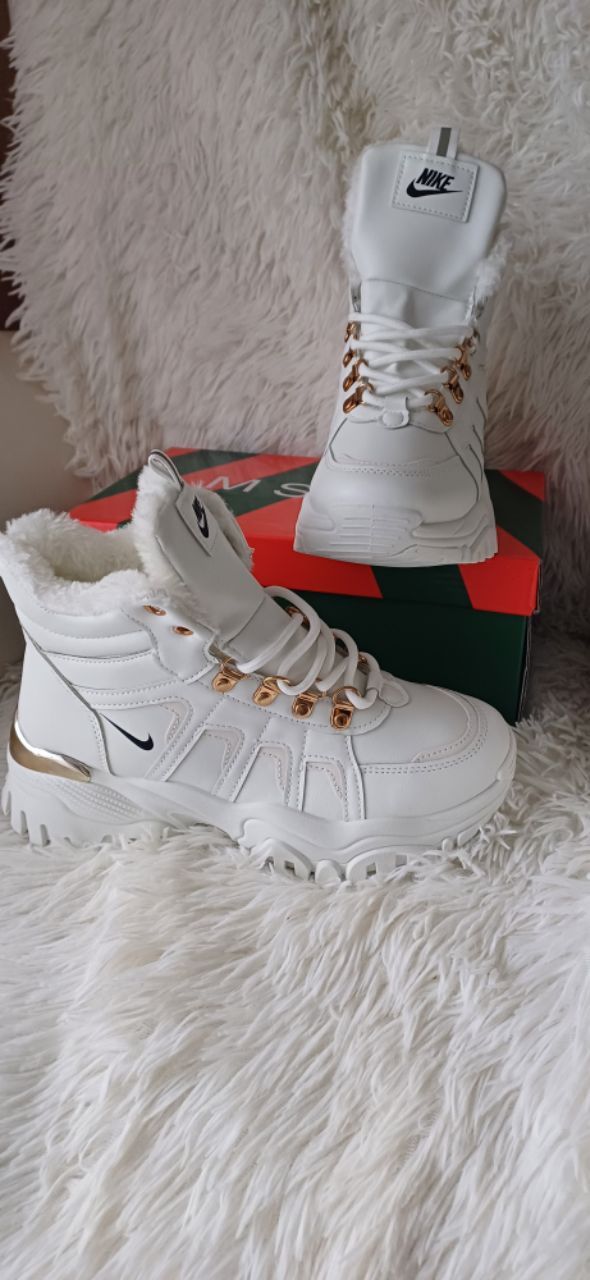 Nowe zimowe buty damskie