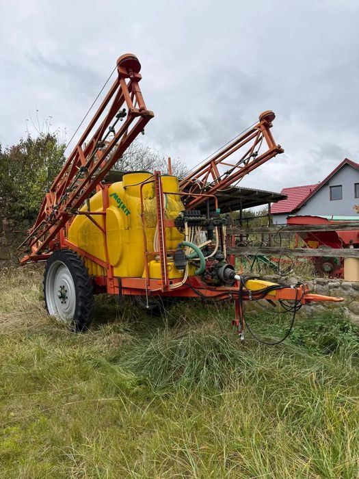 Moskit 18m  Opryskiwacz polowy Moskit 1500 l / 18 m 2016 r.