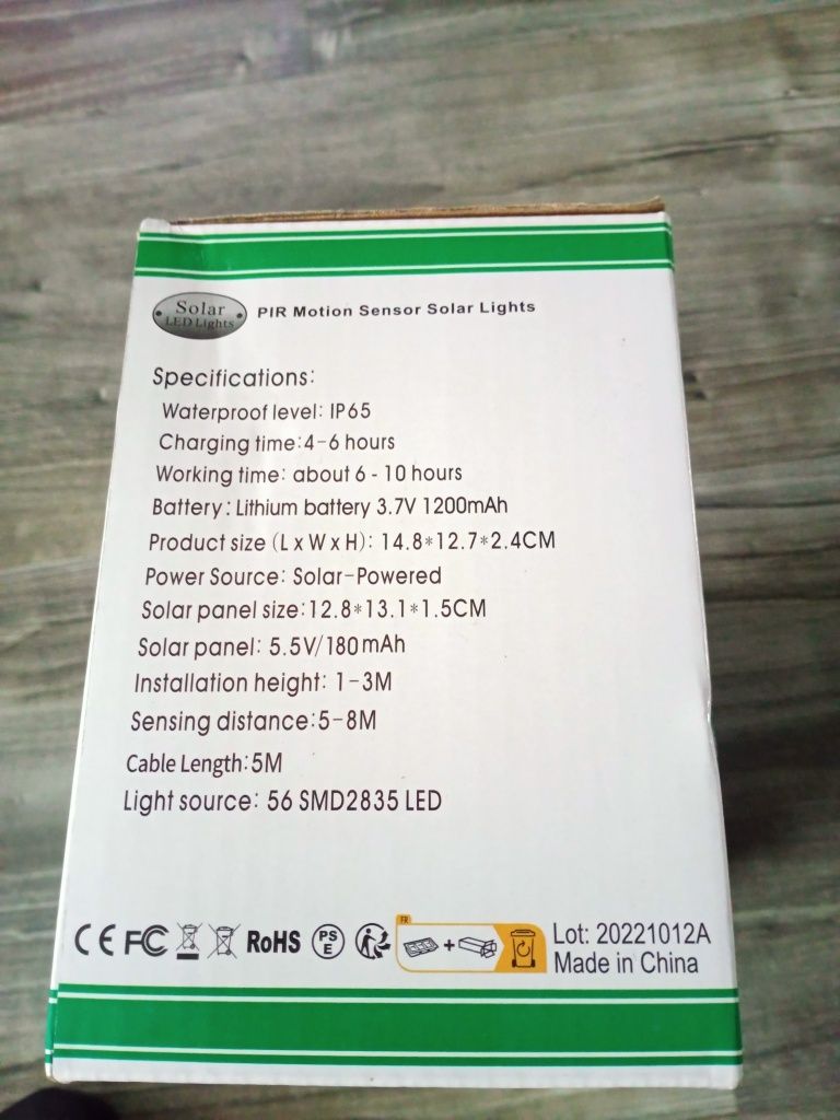 Lampa zewnętrzna LED, solarna, z czujnikiem ruchu