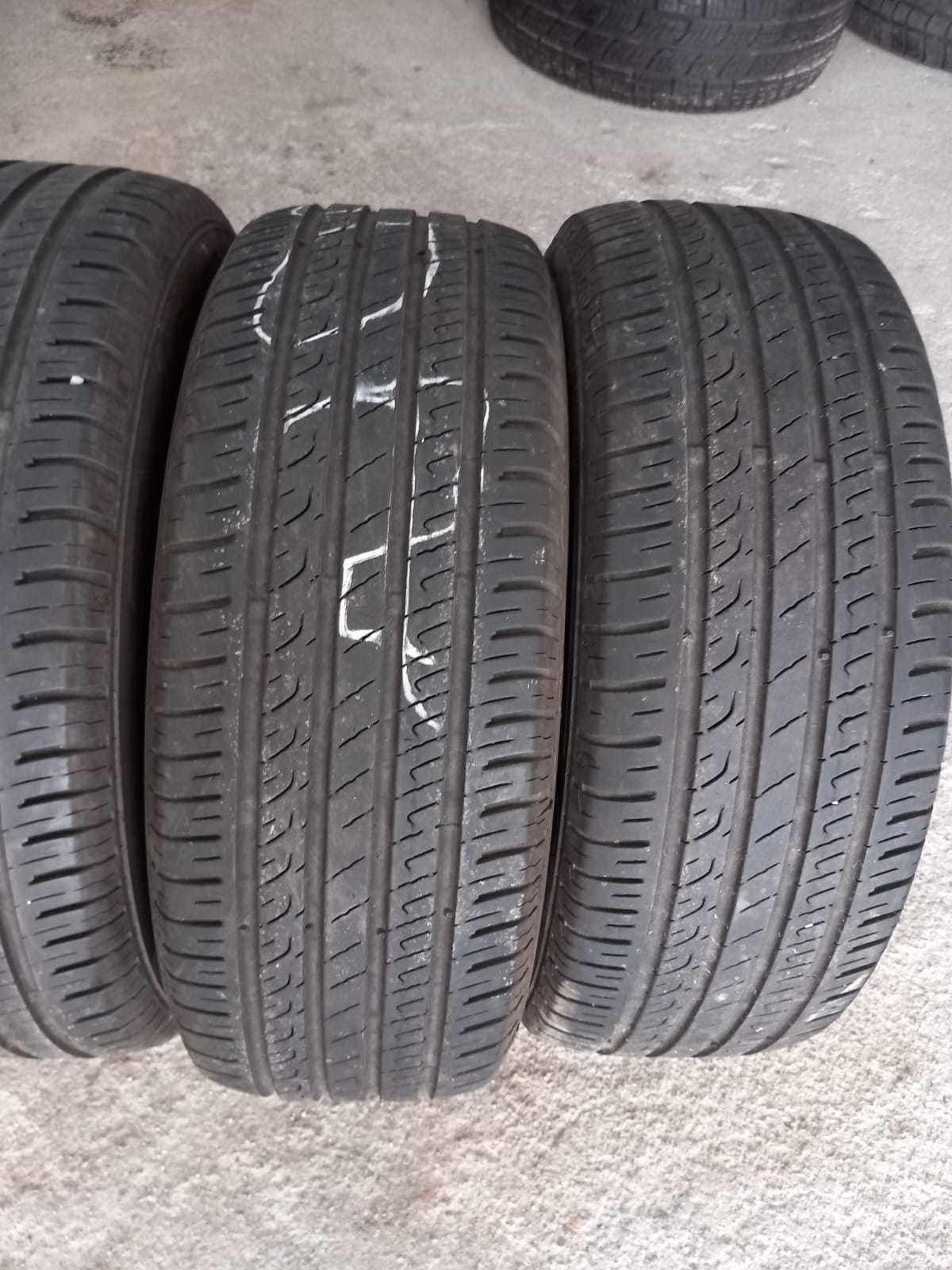 4 Pneus 215/60R16 Barum